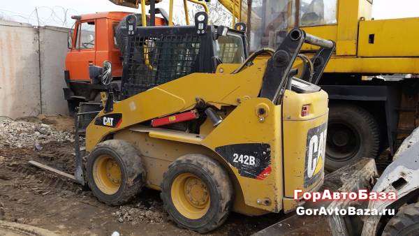 Мини-погрузчик Caterpillar 242B3